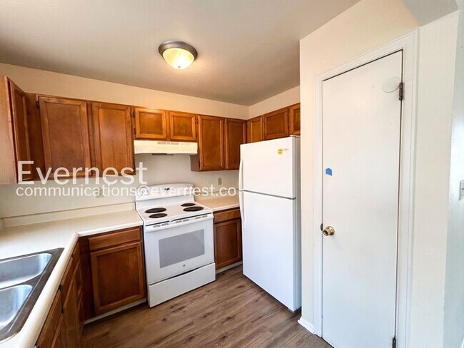 Foto del edificio - 2702 Dickens Dr