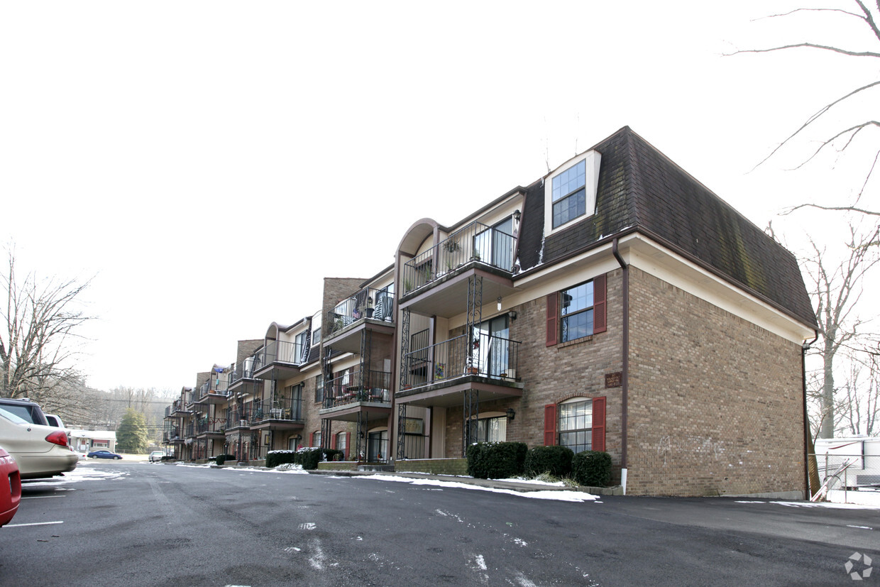 Balcony - Woodland Hills Apartments