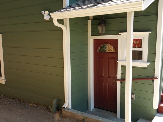 Your private front entrance - 2206 Lincoln Ave