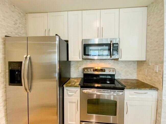 Foto del edificio - 1400 Gandy Blvd N