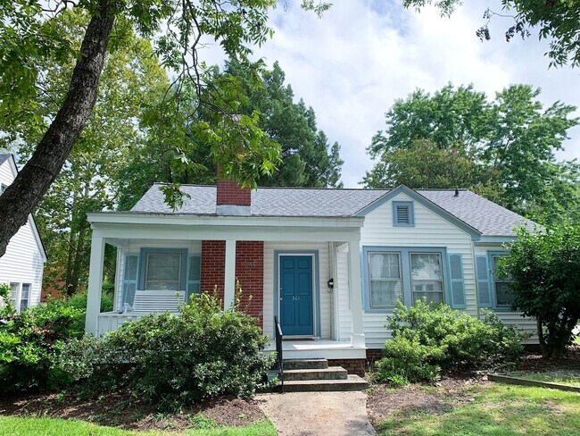 Building Photo - 3 Bed 2 Bath - 2 blocks from ECU!