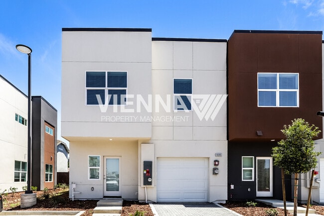 Building Photo - 8078 Quiet Knolls Dr