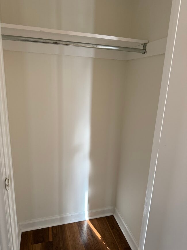 Building Photo - Meadow Run