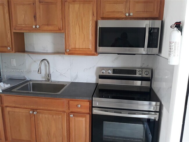 Foto del edificio - 601 NW 4th Ct