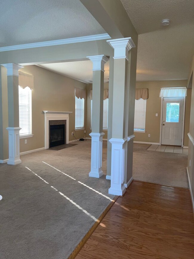 Building Photo - 120 Aberfeldy Way, Yorktown -