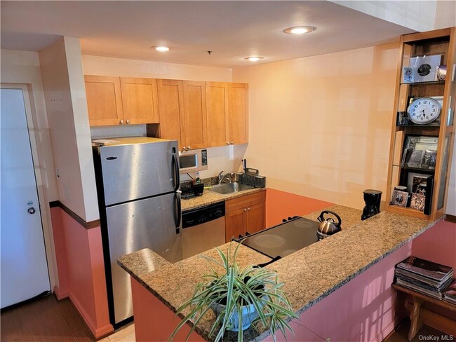 Building Photo - 1402 Villa at the Woods
