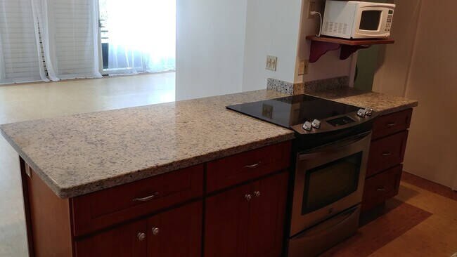 Foto del edificio - Spacious Studio Unit Located in Makiki @ P...