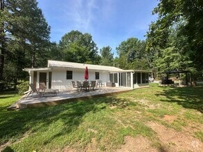 Building Photo - 104 Moonlight Ct