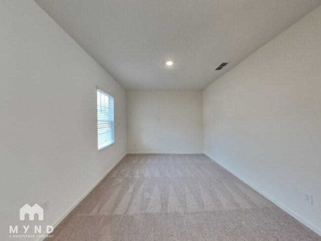Building Photo - 424 Cottontail Ln