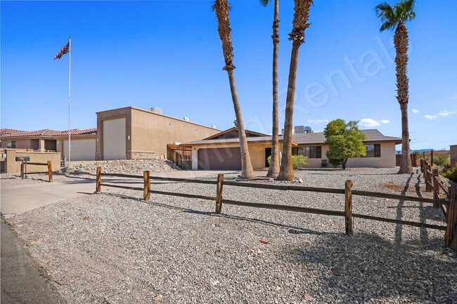 Building Photo - QUAINT 3 BEDROOM HOME