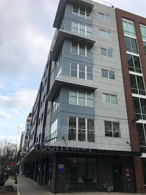 Primary Photo - 100 E Washington St