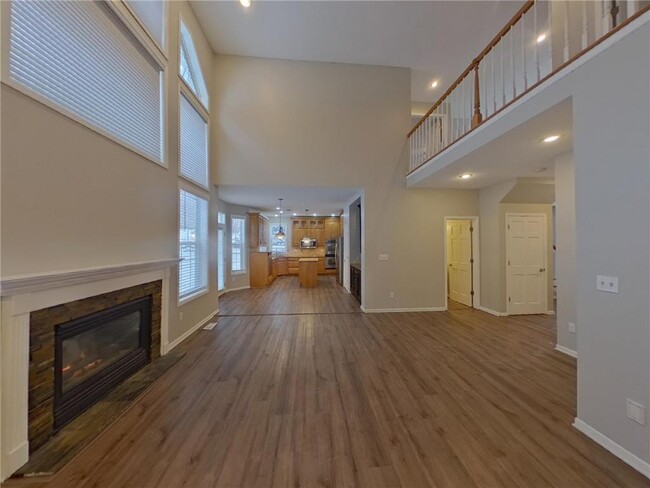 Building Photo - 15012 Viewcrest Ln