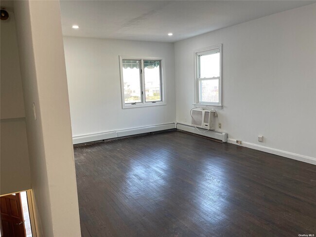 Building Photo - 522 E Park Ave