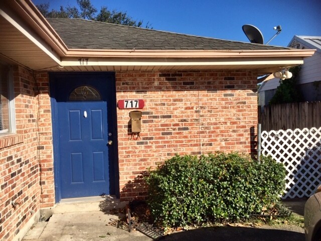 Exterior Front Door - 717 Edenborn Ave