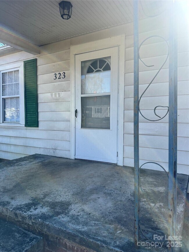 Foto del edificio - 323 W Bingham St