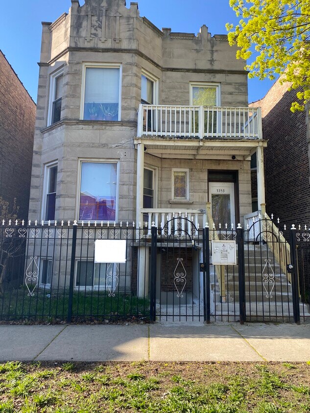Primary Photo - 3353 W Evergreen Ave