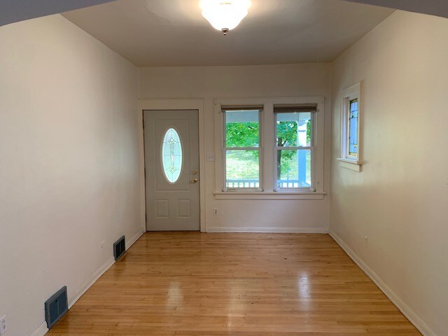 Primary Photo - 3285 S Delaware Ave