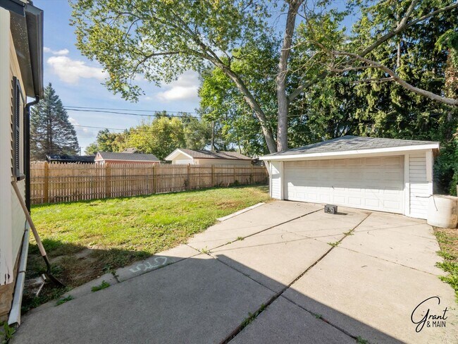 Foto del edificio - 3 Bedroom - 1 Bath - $1300