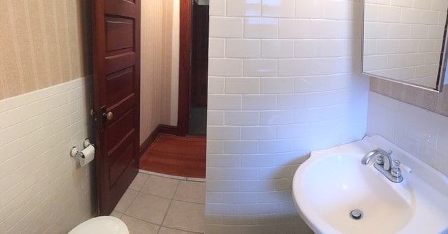 Baño - 216 South St