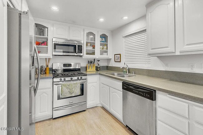 Foto del edificio - 1340 E Hillcrest Dr