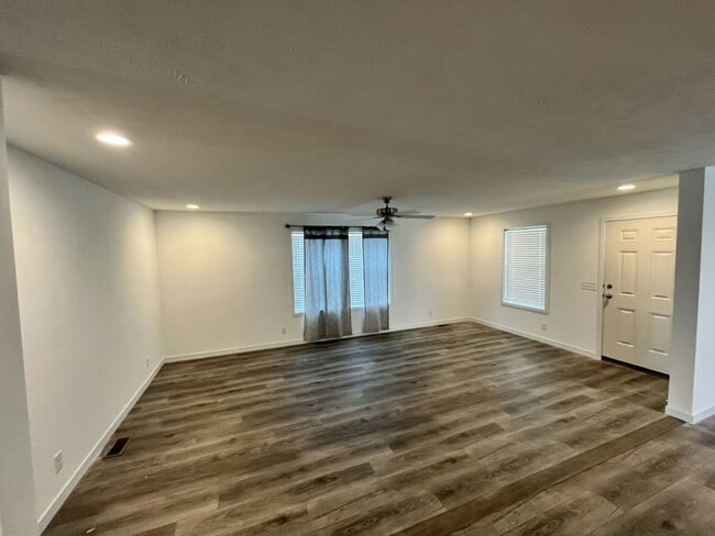 Building Photo - 25719 Shinnecock Dr