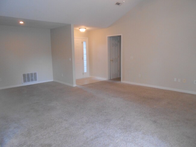 Building Photo - 156 Rob St