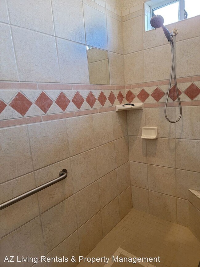 Foto del edificio - 3 br, 2 bath House - 3910 Highlander Avenue