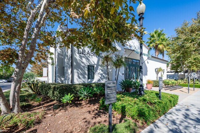 4914 Olive St - Oficina de arrendamiento - Paseos at Montclair North