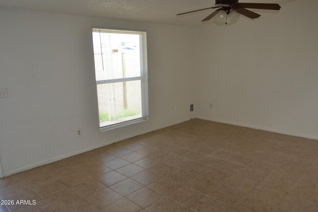 Building Photo - 1551 E 28th Ave