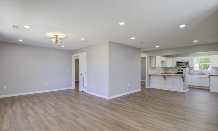 Foto principal - Totally renovated house now for lease