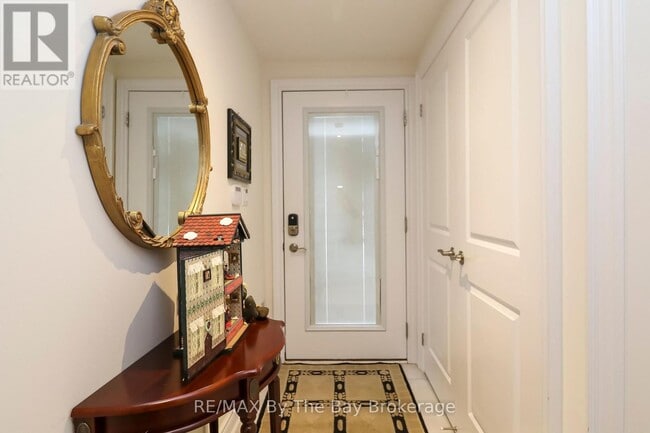 Building Photo - 578 Mosley St