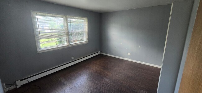 Building Photo - 11 S Whispering Hills Dr