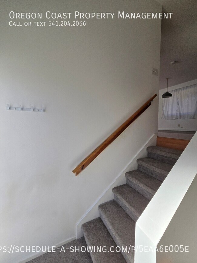 Building Photo - 2bed/2bath with fenced yard