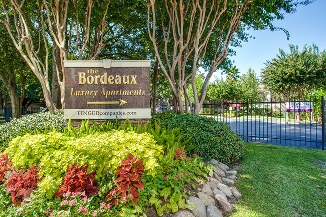 Located on Woodway in the Galleria area close to shopping, dining, and more! - The Bordeaux