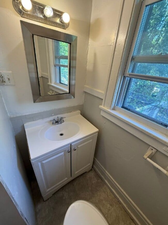 Building Photo - 27 Carthage Dr