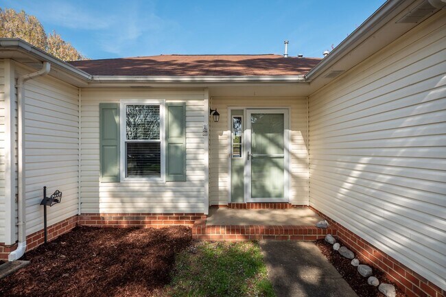 Building Photo - Beautiful Ranch in Pine Meadows | Water View