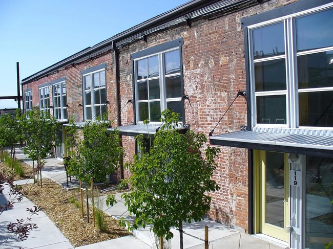 Building Photo - 3033 Blake St