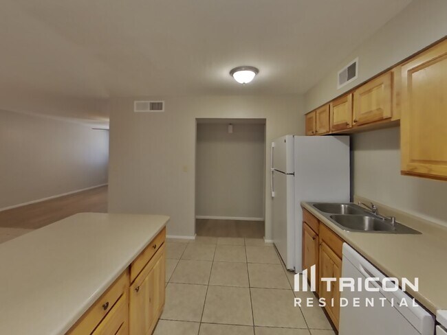 Foto del edificio - 3308 E Bloomfield Rd