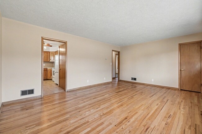 Building Photo - 2406 S 46th St
