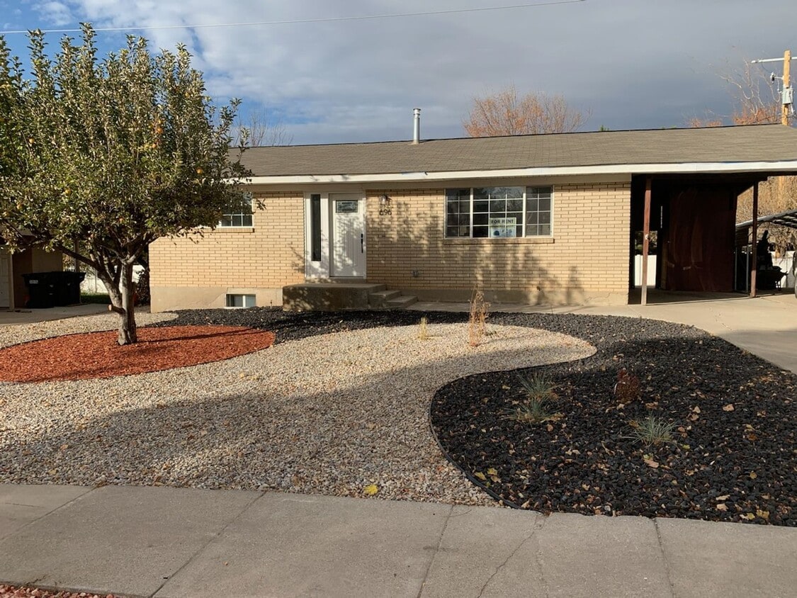 Cozy 4 bedroom 2 bath home in Woods Cross - Cozy 4 bedroom 2 bath home in Woods Cross