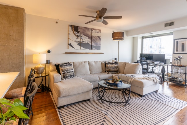 Building Photo - 1212 N Wells St