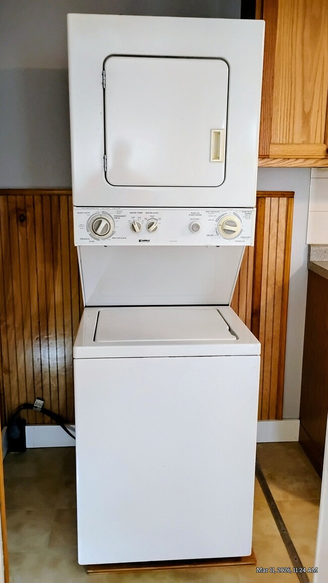 Stackable W&D in Kitchen! - 44 Coolidge St
