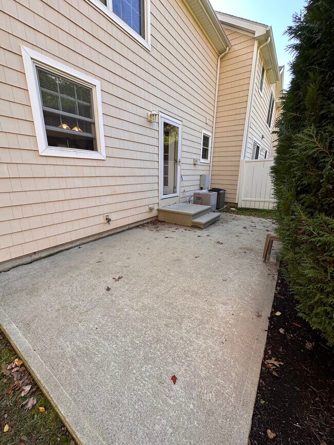 Building Photo - 3 Parkwood Dr