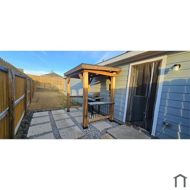 Building Photo - 2704 Slatewood Dr