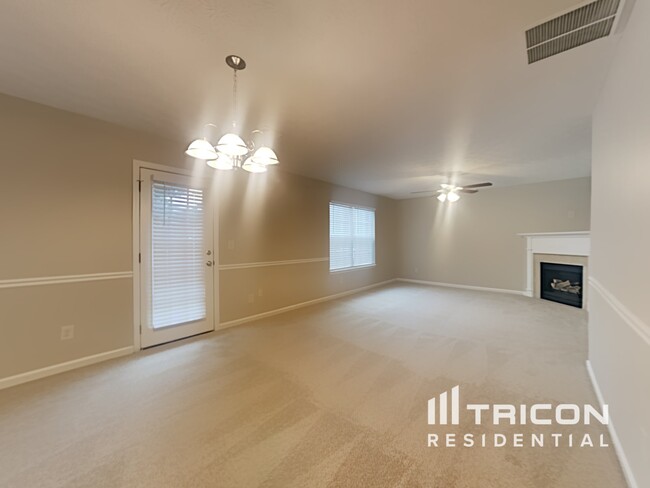 Foto del edificio - 140 Rankin Cir