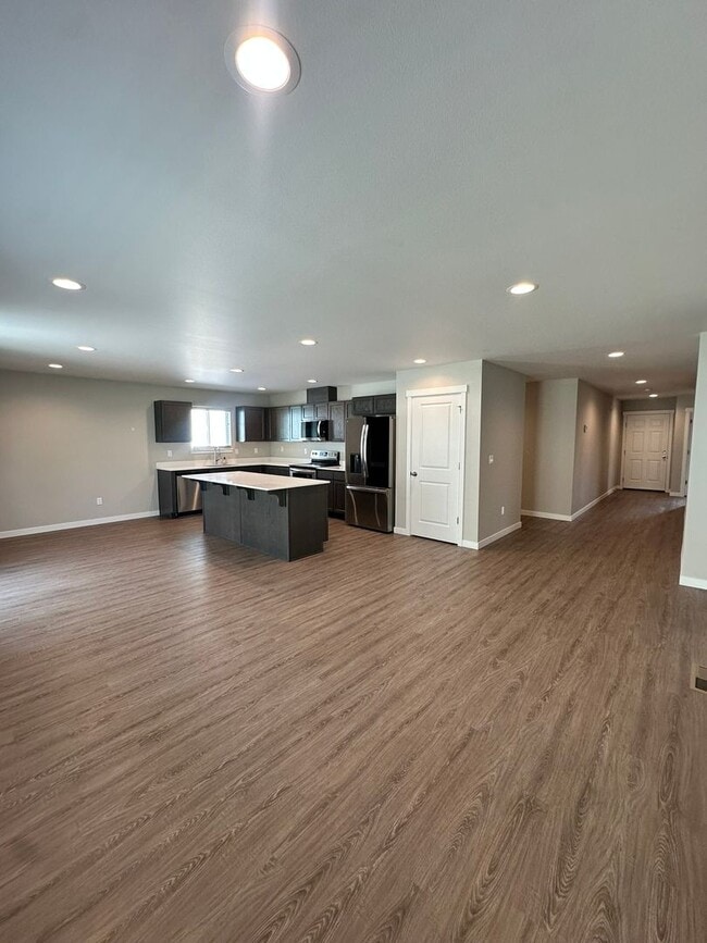 Building Photo - Amazing Brand New Home with 3 Bedrooms & 2...