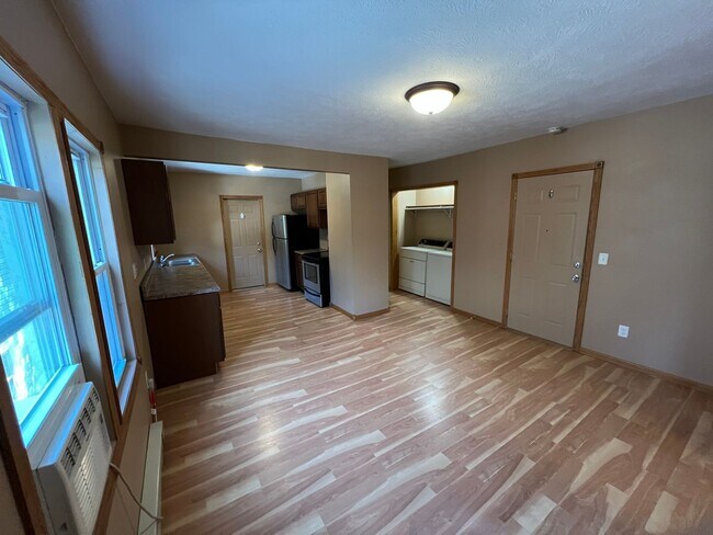 Foto del edificio - Upper Level 1 Bedroom, 1 Bathroom Apartmen...