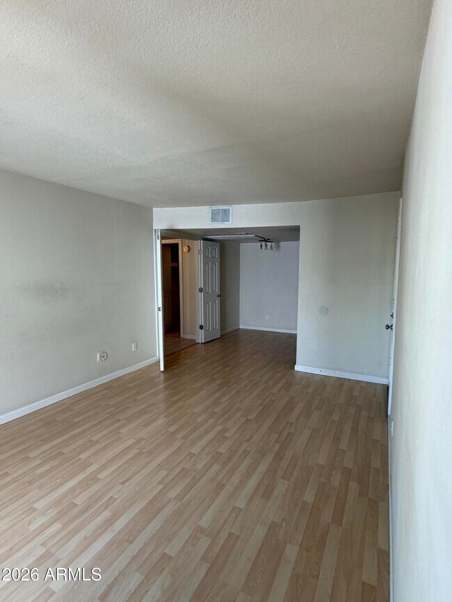 Foto del edificio - 740 W Elm St
