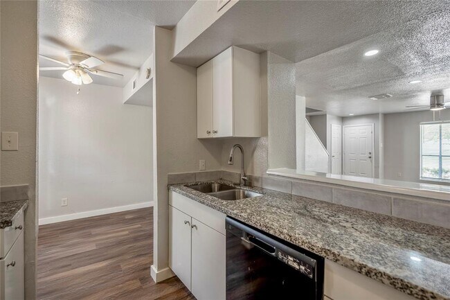 Foto del edificio - 7807 Fuqua St