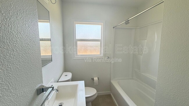 Building Photo - 355 W 12th St